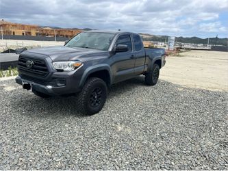 2019 Toyota Tacoma V4  43k miles