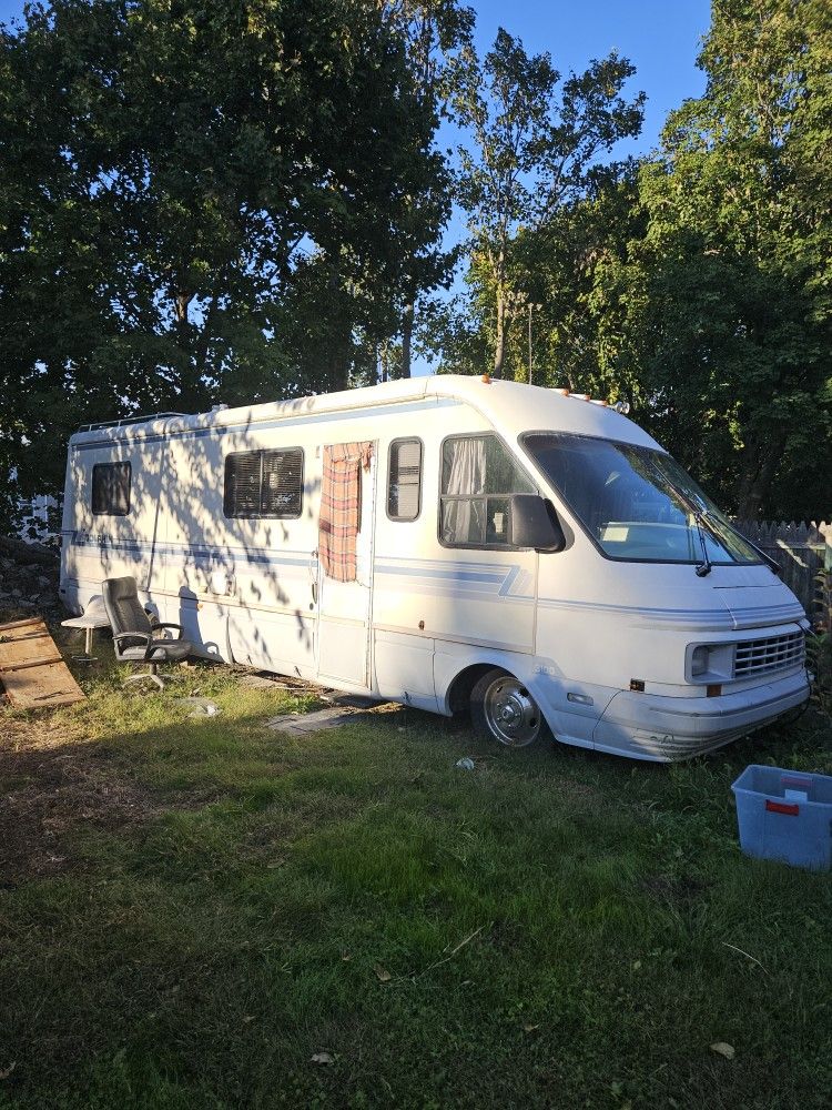 1990 National RV Dolphin (2740) model 2740