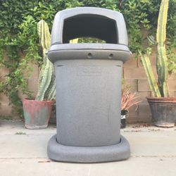 TOTER Heavy Duty Trash Can