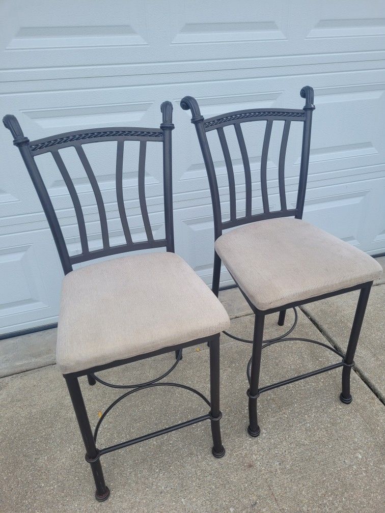 2 Bar Chairs 