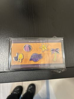 Lakers Pin