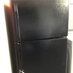 GE 16 Cu Ft Top And Bottom Fridge. 1 year Warranty 