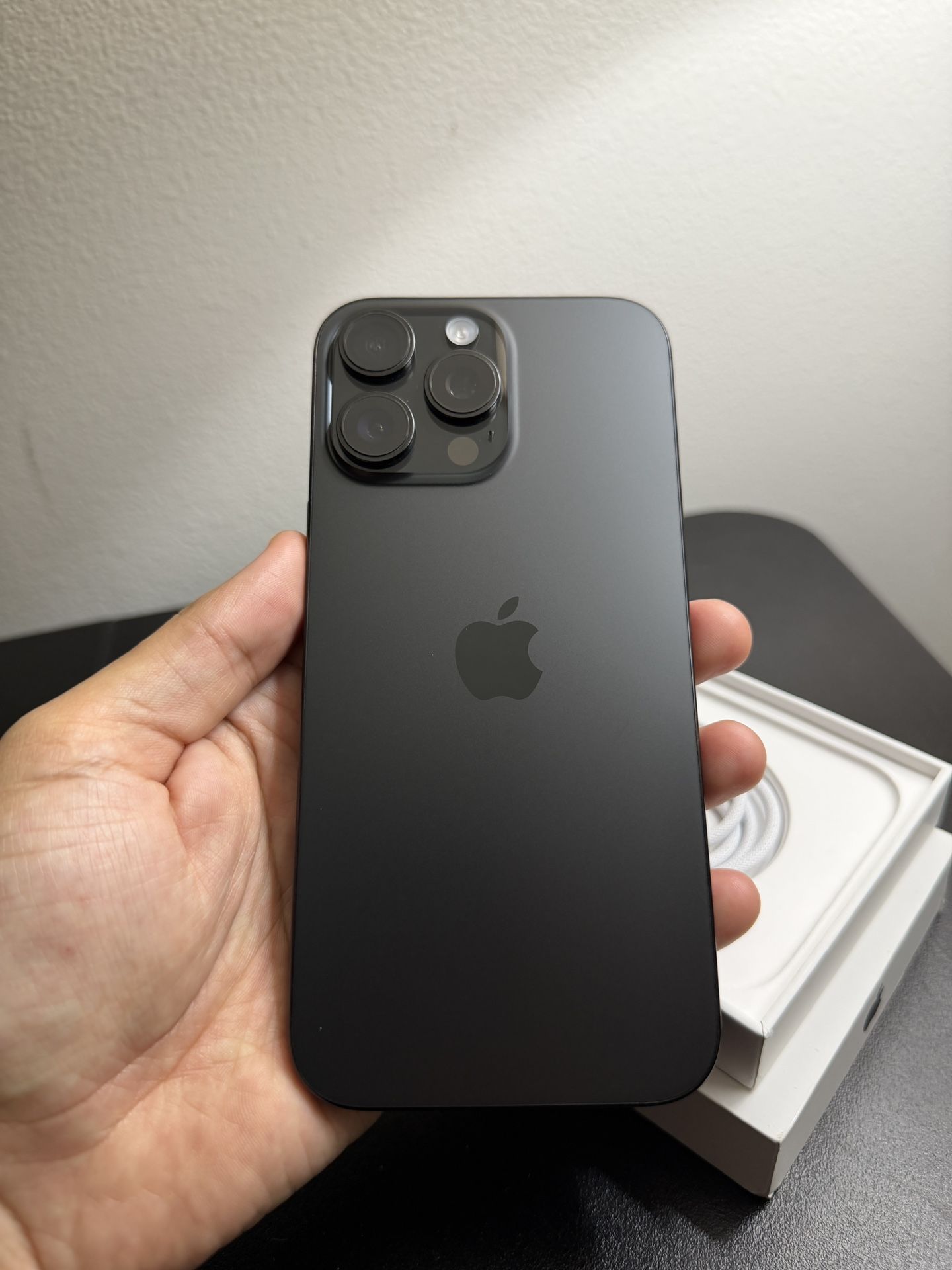 iPhone 16 Pro Max 1TB - Unlocked