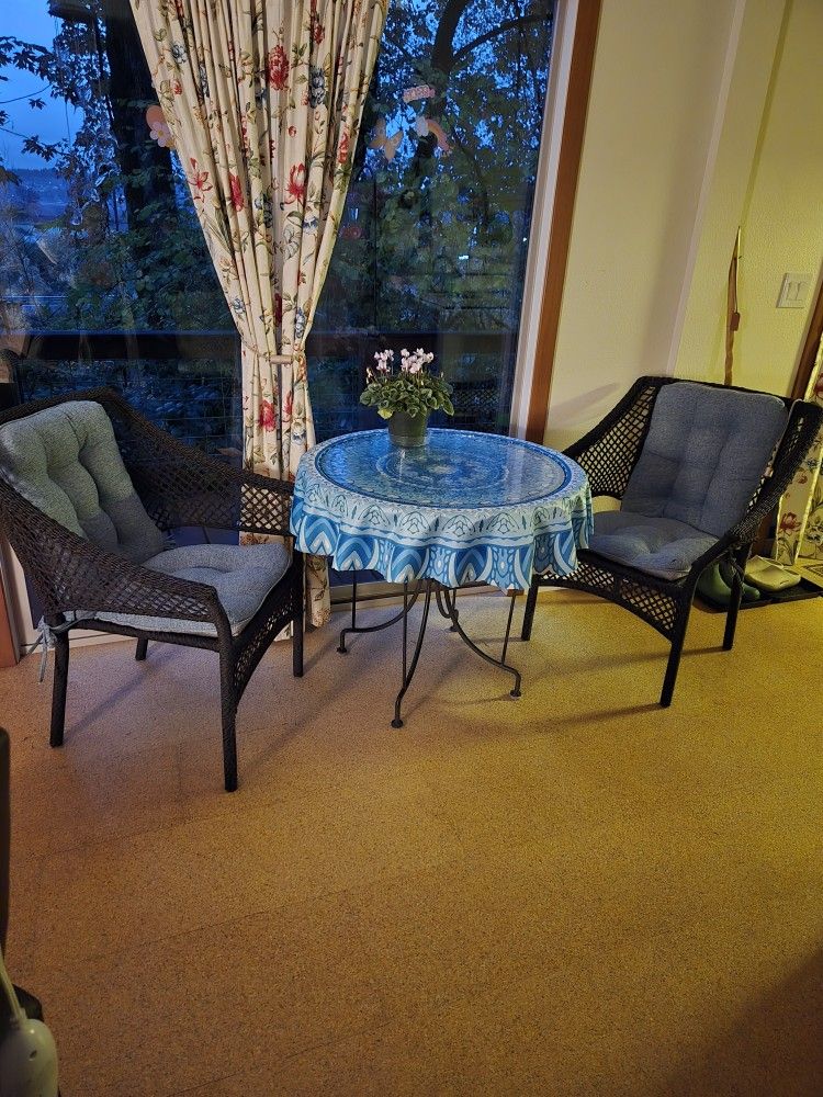 Wicker Table & 4 Chairs
