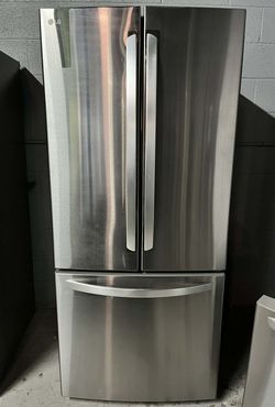 Used LG Standard-Depth 21.8-cu ft 3 -Door 30-in Wide with Ice Maker ( Stainless Steel ).