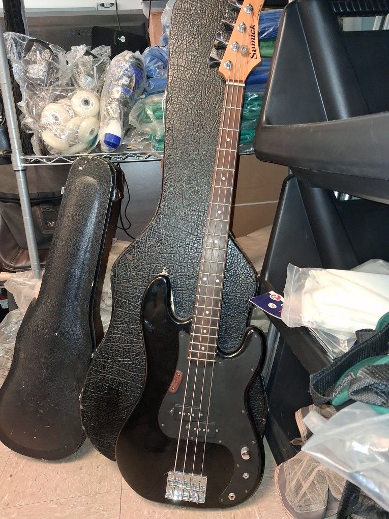 Samick Black Bass