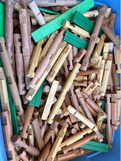 10gal Tote of Lincoln Logs