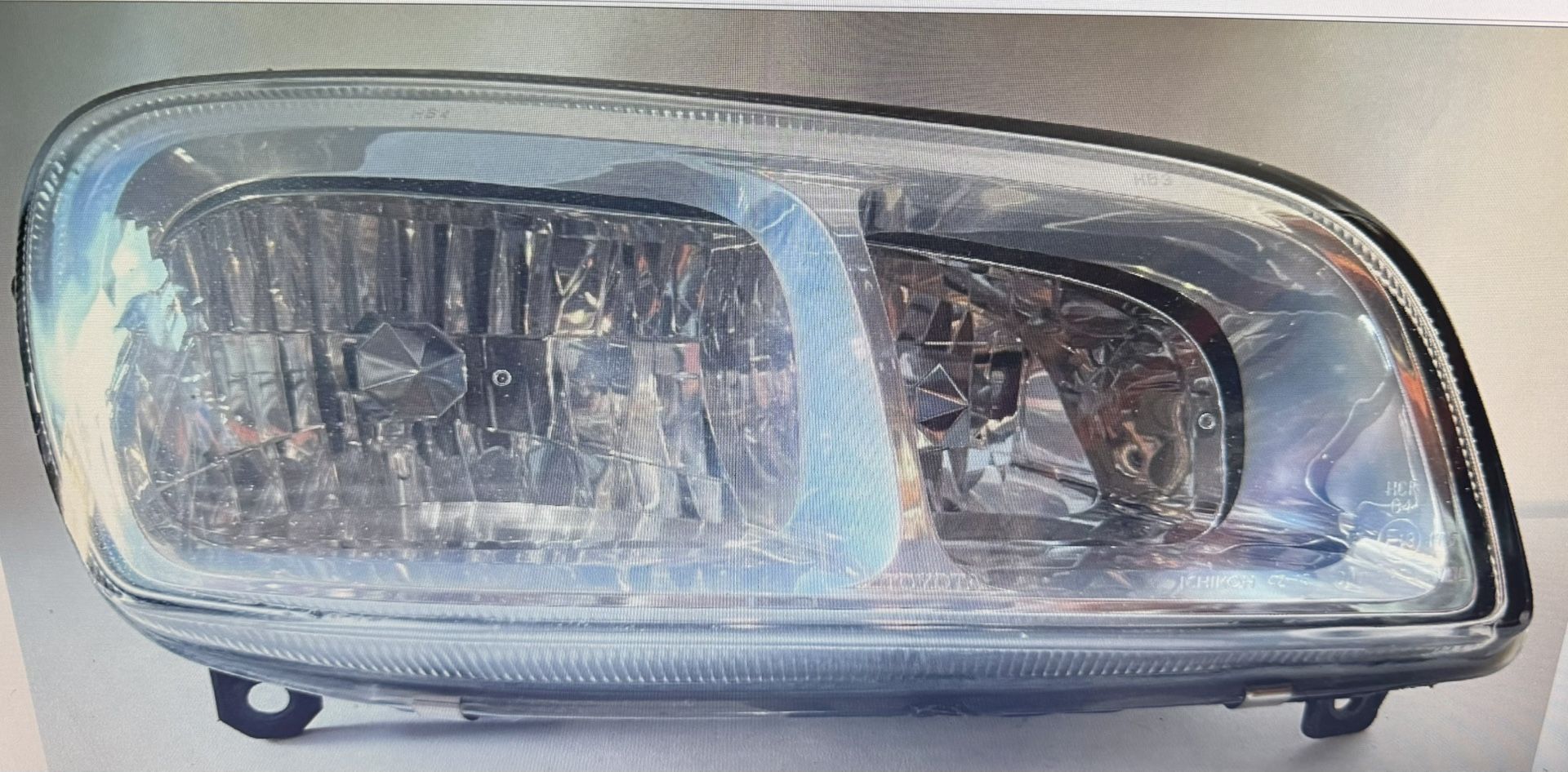 2000 Toyota RAV4 Right headlight