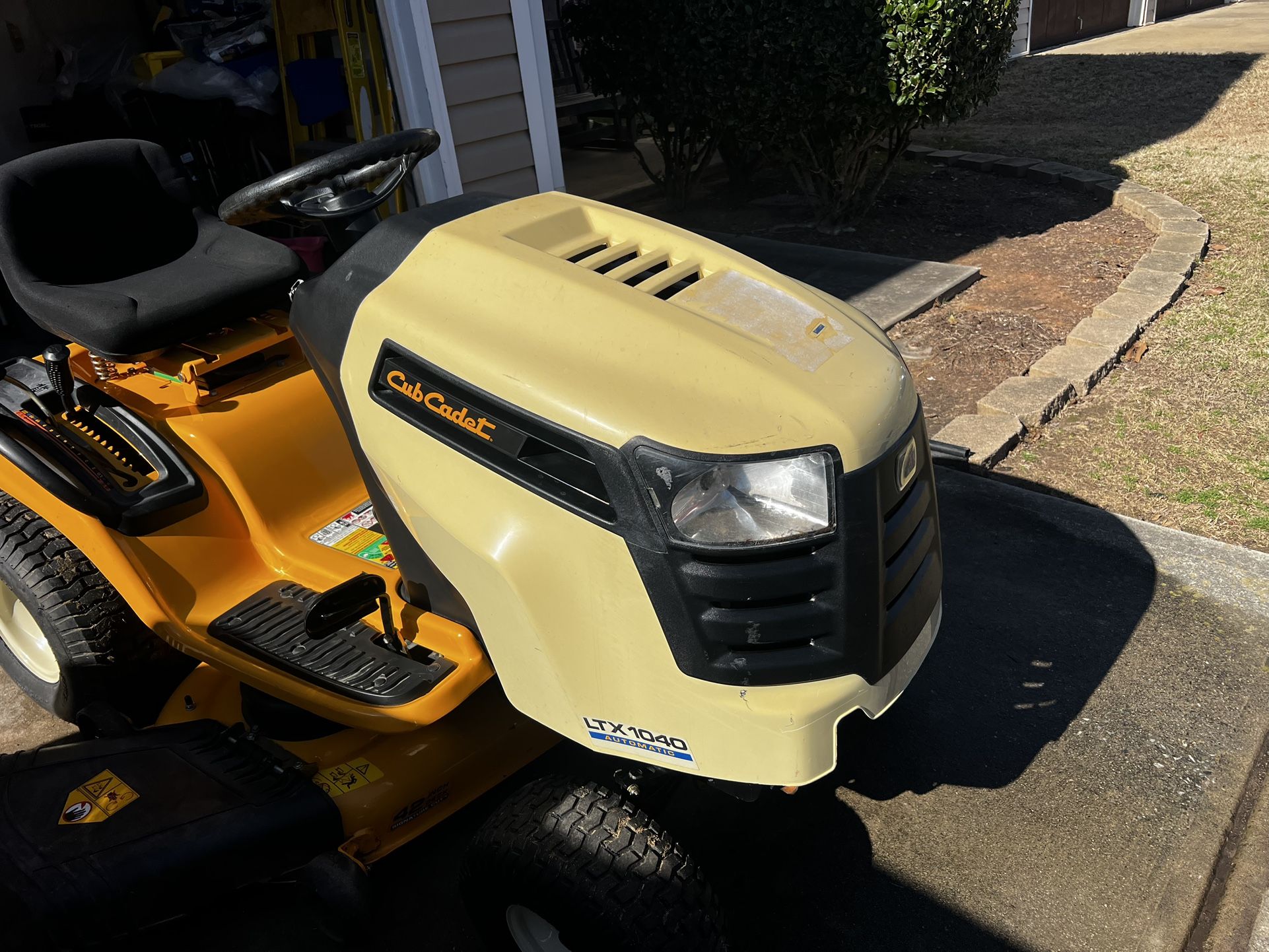 Cub cadet Riding Mower