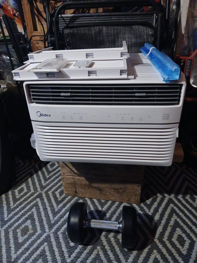 Room Air Conditioner Still New