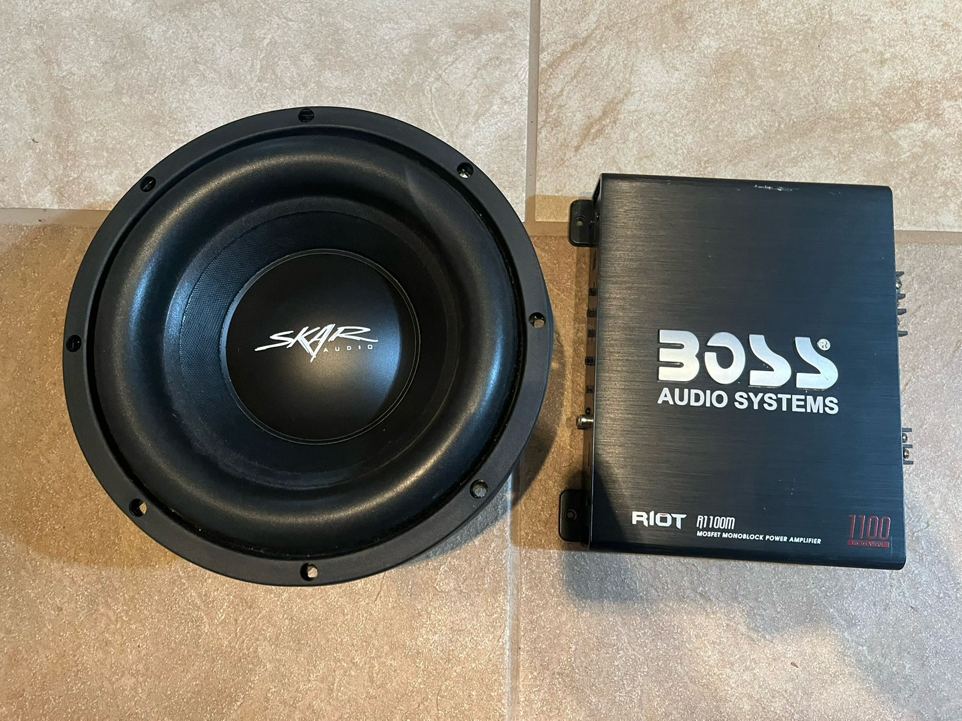 Skar 10in Subwoofer and BOSS 1100 watt amplifier 