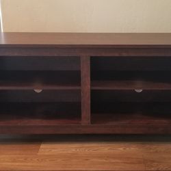 WOOD TV STAND EXCELLENT CONDITION 