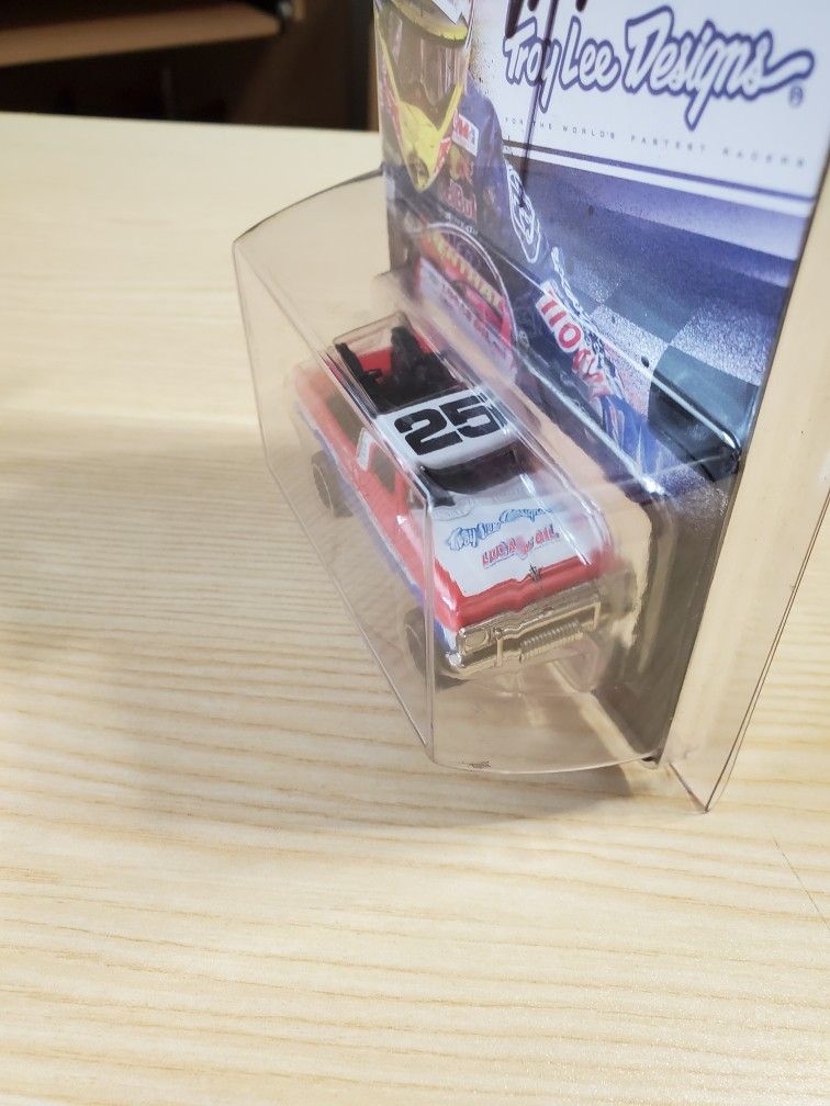 Hotwheels 直筆サインTroy Lee Designs Employee Hot Wheels Troy Lee Designs Team Hauler LIMITED EDITION #430