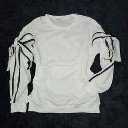 ✅️ White Oversized Bow Detail Sweatshirt• Size S• New Condition• $20firm