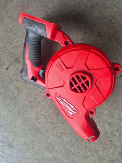MILWAUKEE M18 BLOWER LE FALTA LA BOQUILLA