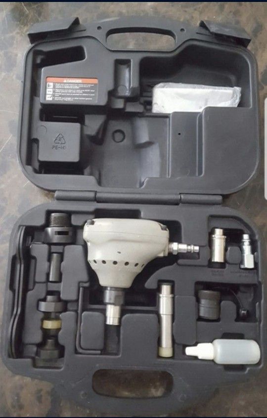 PORTER CABLE PALM NAILER KIT 120 PSI MODEL PN-650.. VERY GOOD CONDITIONS.