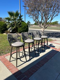 360° Swivel Outdoor Bohemian-Style Aluminum and Wicker Bar Stools ，4 for  $200