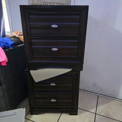 2 nightstands