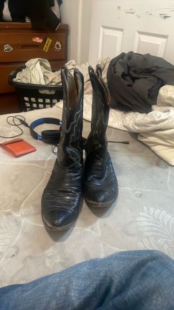 Boots size 10.5