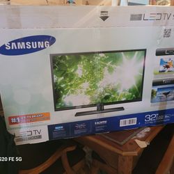 32" Inch Samsung TV With Remote