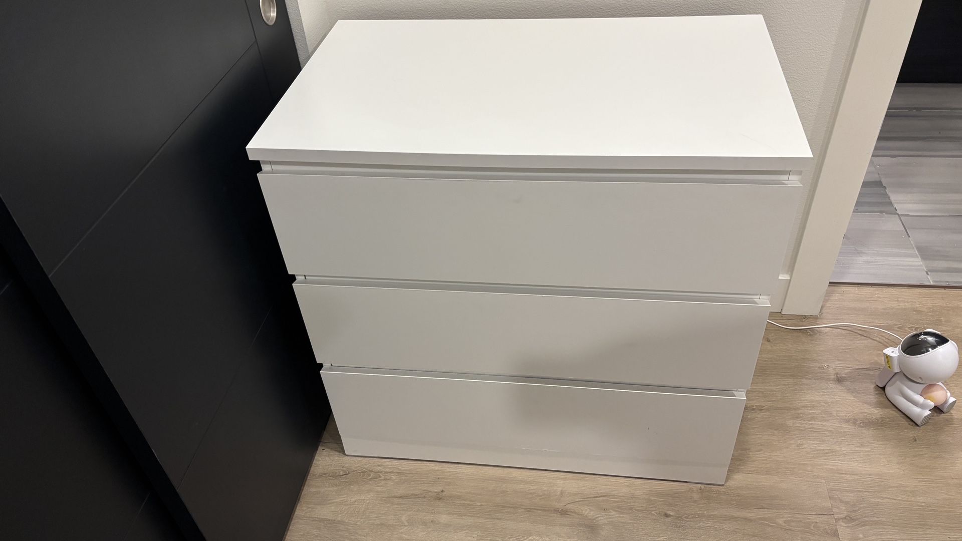 3-drawer dresser (2 Units Available)
