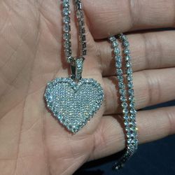 New Elegant Platinum Plated Heart Shape Pendant and Necklace Set!!!!!