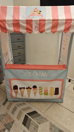 Tiny Land Ice Cream stand