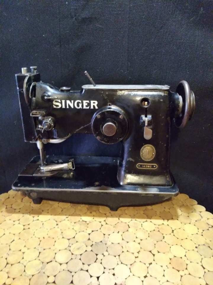 Antique Singer Sewing Machine W Out Stand $40