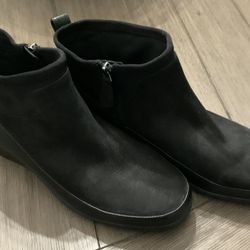 Nurture Boots Size 9