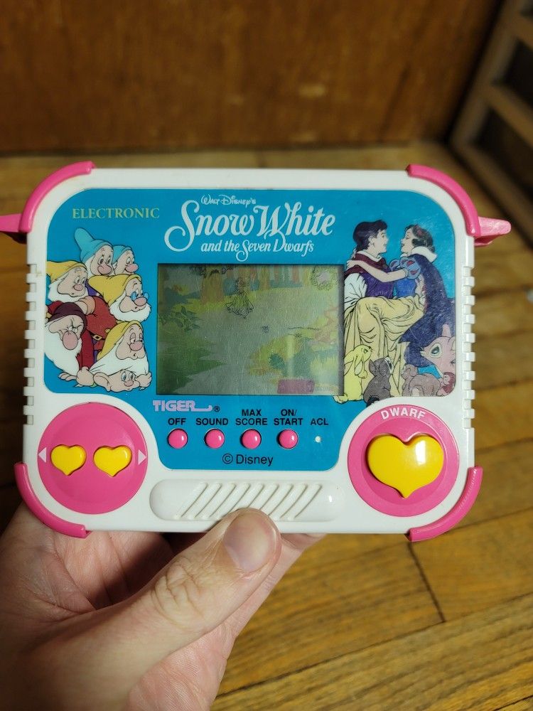 Snow White and the Seven Dwarfs Tiger Electronics Handheld Game 1990 VTG Disney