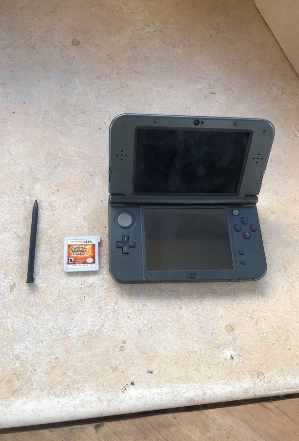 Nintendo 3DS XL with Pokémon Sun