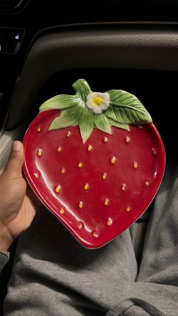 Ceramic strawberry plate/tray