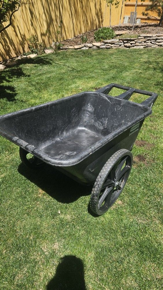 Rubbermaid Commercial Garden Cart/Wheel Barrow