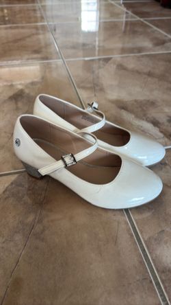 Nine West girls white dress shoes size 2