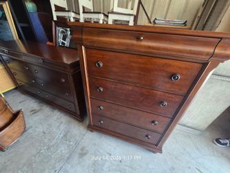 Dresser & Chest set
