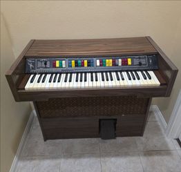 1970s Lowrey Teenie Genie Organ