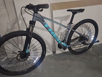 Trek Marlin 5 - Medium Frame-29" Tires like new