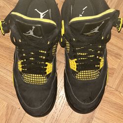 Jordan Thunder 4’s