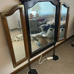 Beautiful wood dresser mirror vintage like new condition