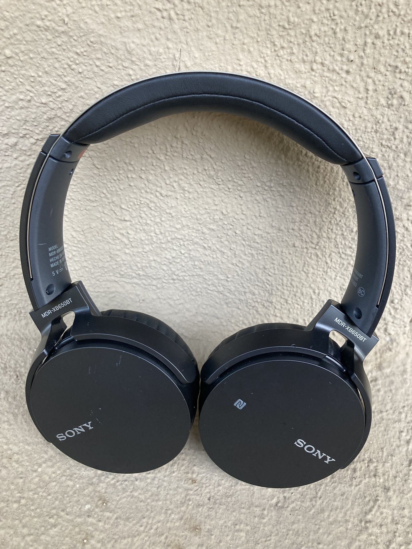 SONY MDR-XB650BT Extra Bass Bluetooth Wireless Headphones  ( In Black)