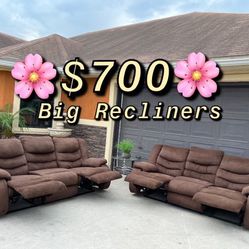🌸🤎$700 Beautiful Modern 3 Seater Big recliners set 🤎🌸  ✨good conditions, Very comfortable & all the recliners work very big and heavy 🤎  ✨Muy bue