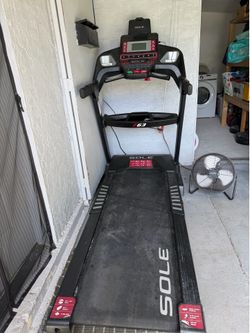 Sole F63 Folding Treadmill – Fully Functional – $550 OBO