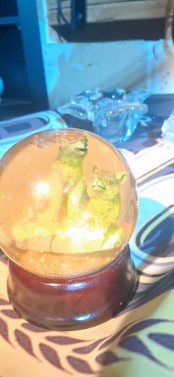 Vintage snow globes w music