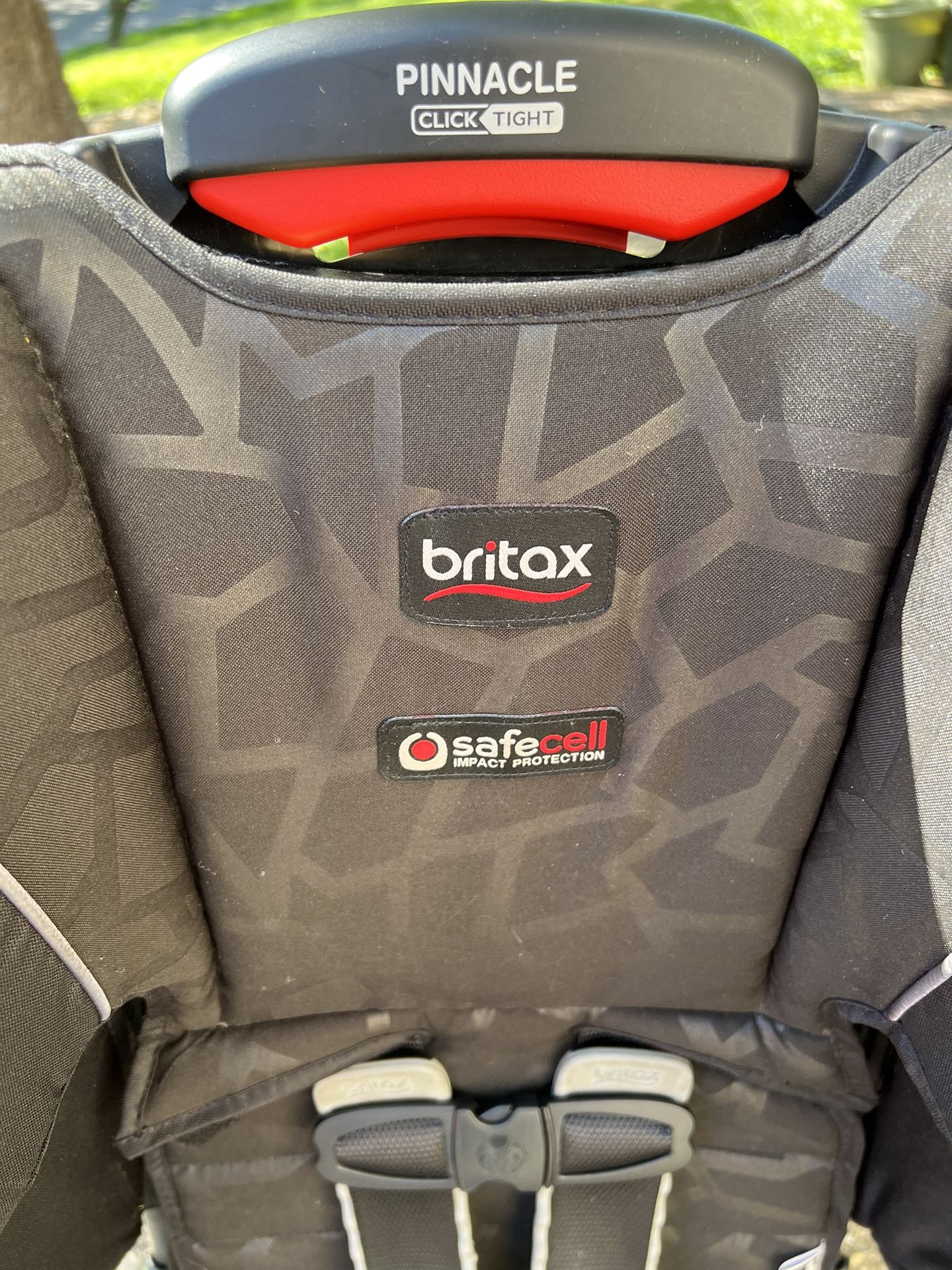Britax Pinnacle Car Seat High Back Booster With Click Tight for Sale in Louisville, KY OfferUp
