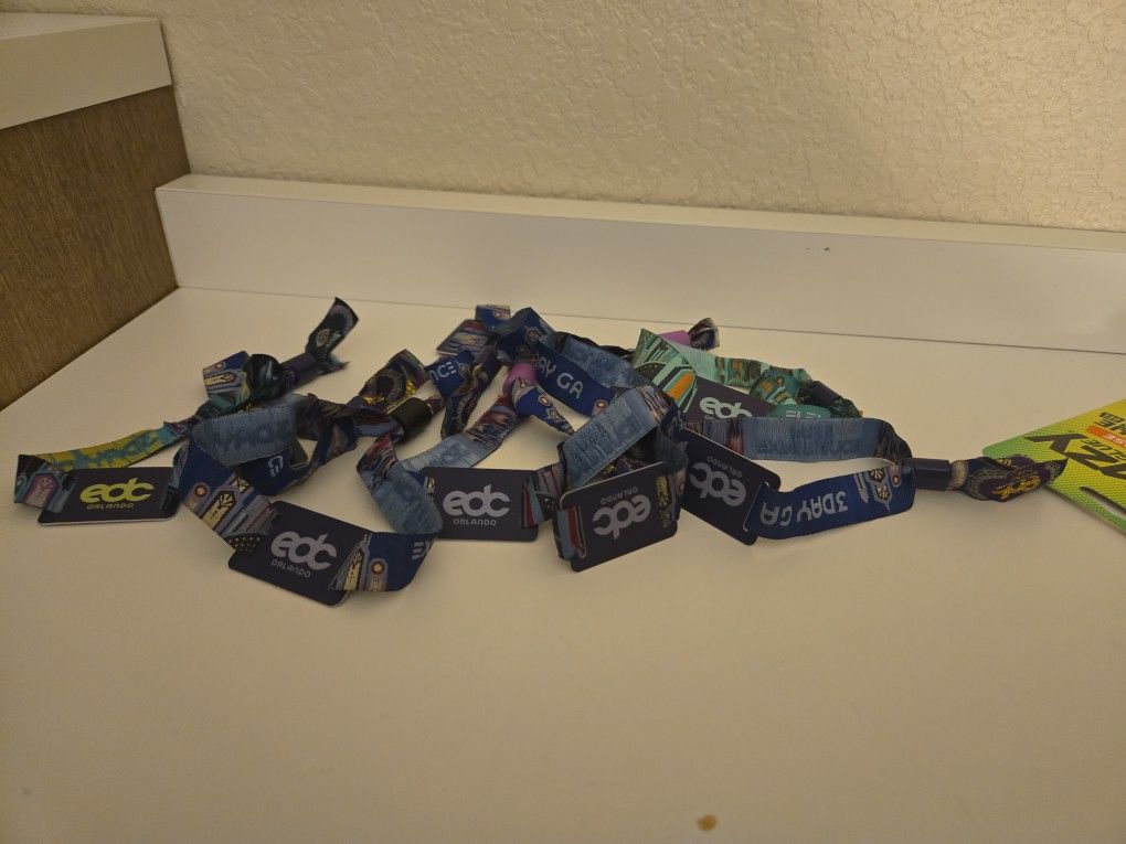 EDC WRISTBANDS 