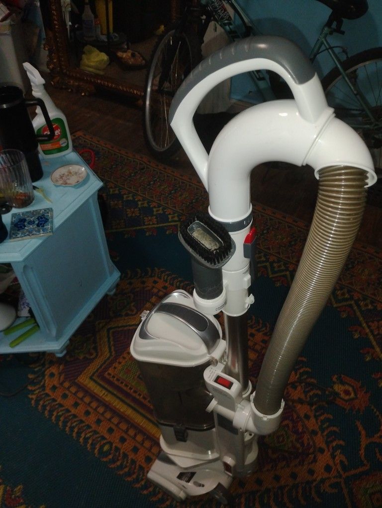 Shark Navigator Lift-Away NV357 – Upright Vacuum with HEPA