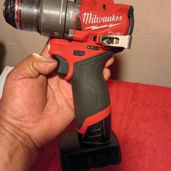 Used M12 Milwaukee Fuel Hammer Drill Con Batería $99