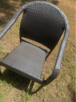 Set of 2 Outdoor Patio Chairs – Great Condition!