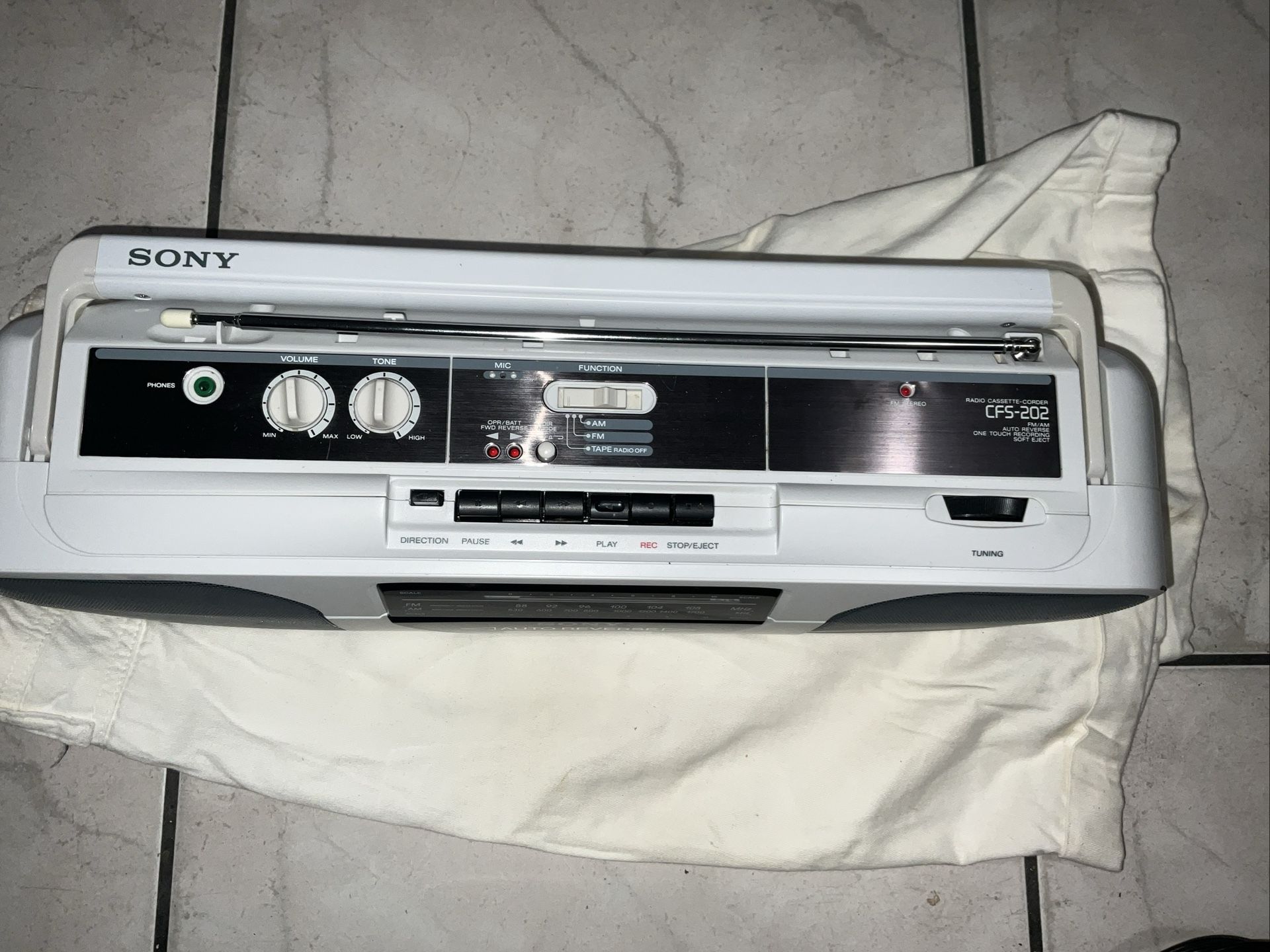 Vintage 1991 Sony CFS-202 FM/AM Radio Cassette-corder Tested Working
