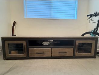 Entertainment center / TV Stand Console